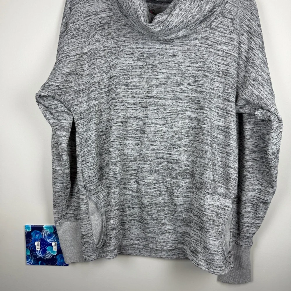Athleta Sweater Top Womens Large Heather Gray Cowl Neck Thumb Holes Running Gym